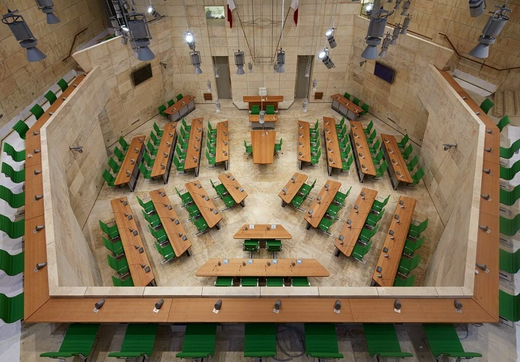 Mhux Żmien Xieraq Biex il-Parlament Jieqaf Jaħdem